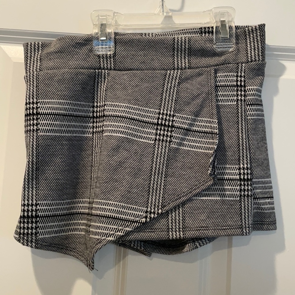 New with tags S women’s skort soft stretchy